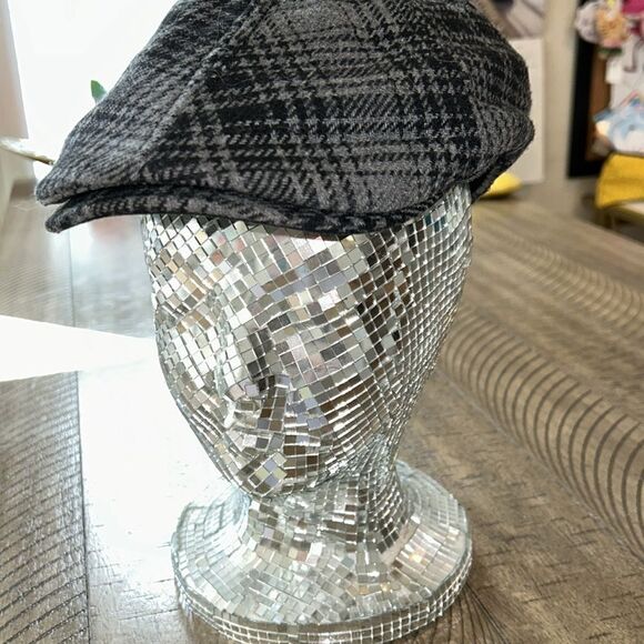 Woolrich Est 1830 Classic Plaid Poly Wool Blend 📄Pageboy/girl snap 🫰 rim cap🧢 - Picture 13 of 17